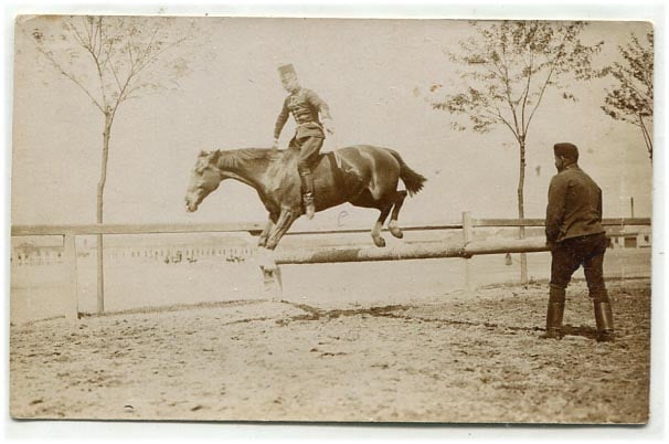 1922. Budapest. Perczel Olivér Debitor nevű lova, amit megvettek a görög király részére 5000 K-ért. A hátoldalon leírás, Perczel Olivér aláírással. (14x9)