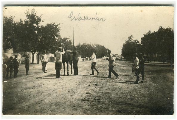 1922. Csákvár. Perczel Olivér lóvizsgát tart a Ludovika lovai felett. (14x9)