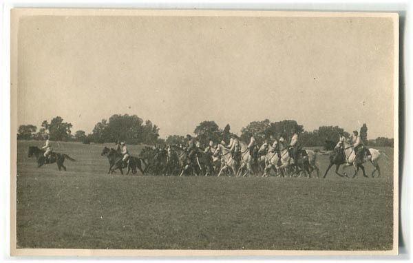 1932. Örkénytábor. Lovasszázad vágtában. Perczel szignó. (14x9)