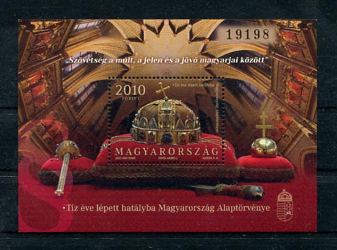 2022. Tíz éves az alaptörvény postatiszta blokk (a névérték 2010 Ft)