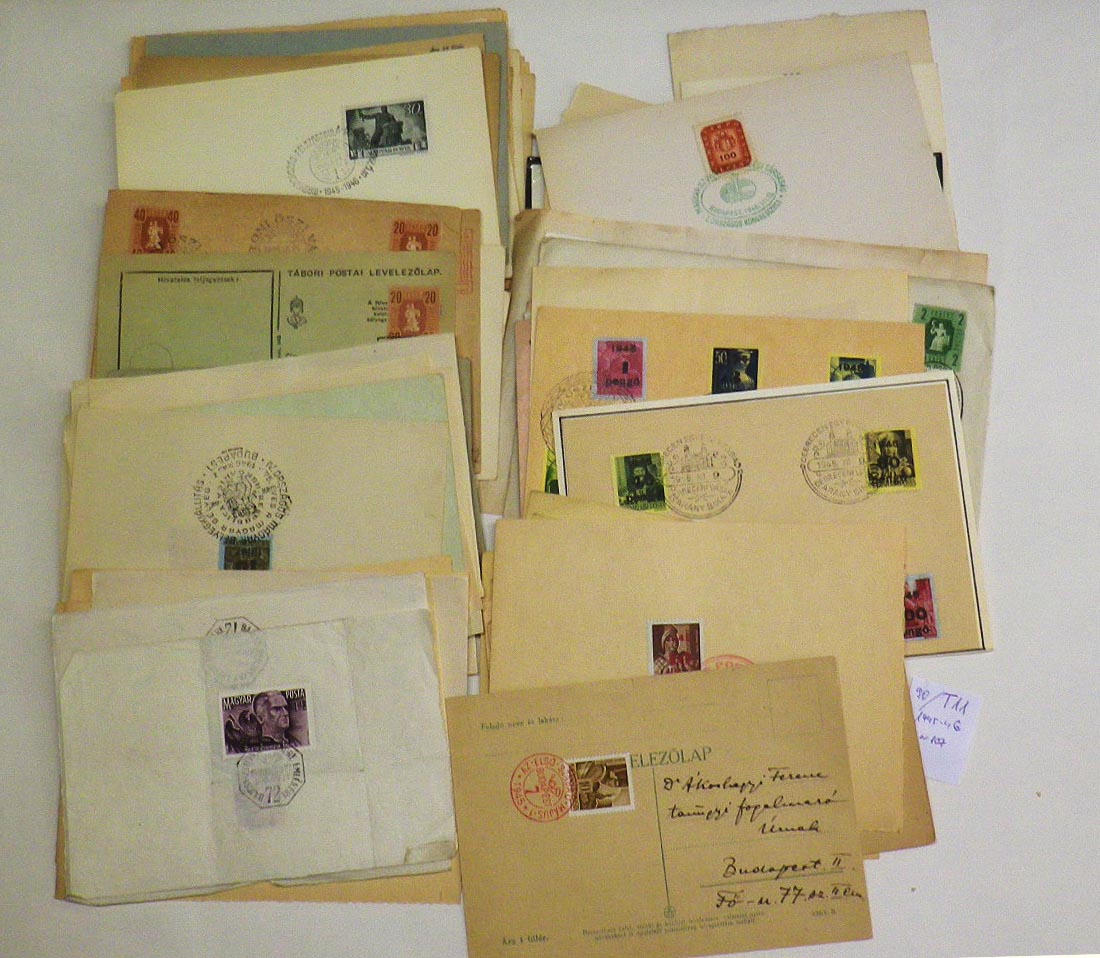 1945-46. Kb. 107 db alkalmi bélyegzés, többsége papírlapokon. Sok azonos ábrájú, de különböző postahivatalokból.